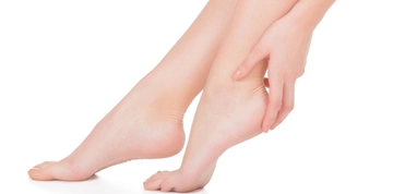 Topuk Altı Ağrısı Belirtileri ve Tedavisi